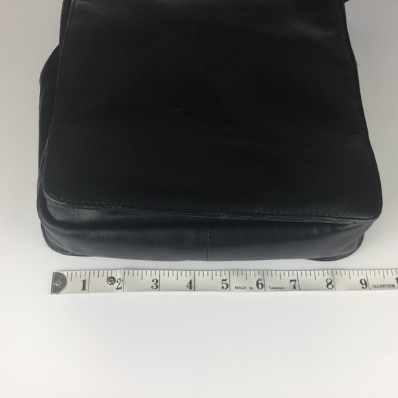 Danier Black Leather Bag - Picture 11 of 16